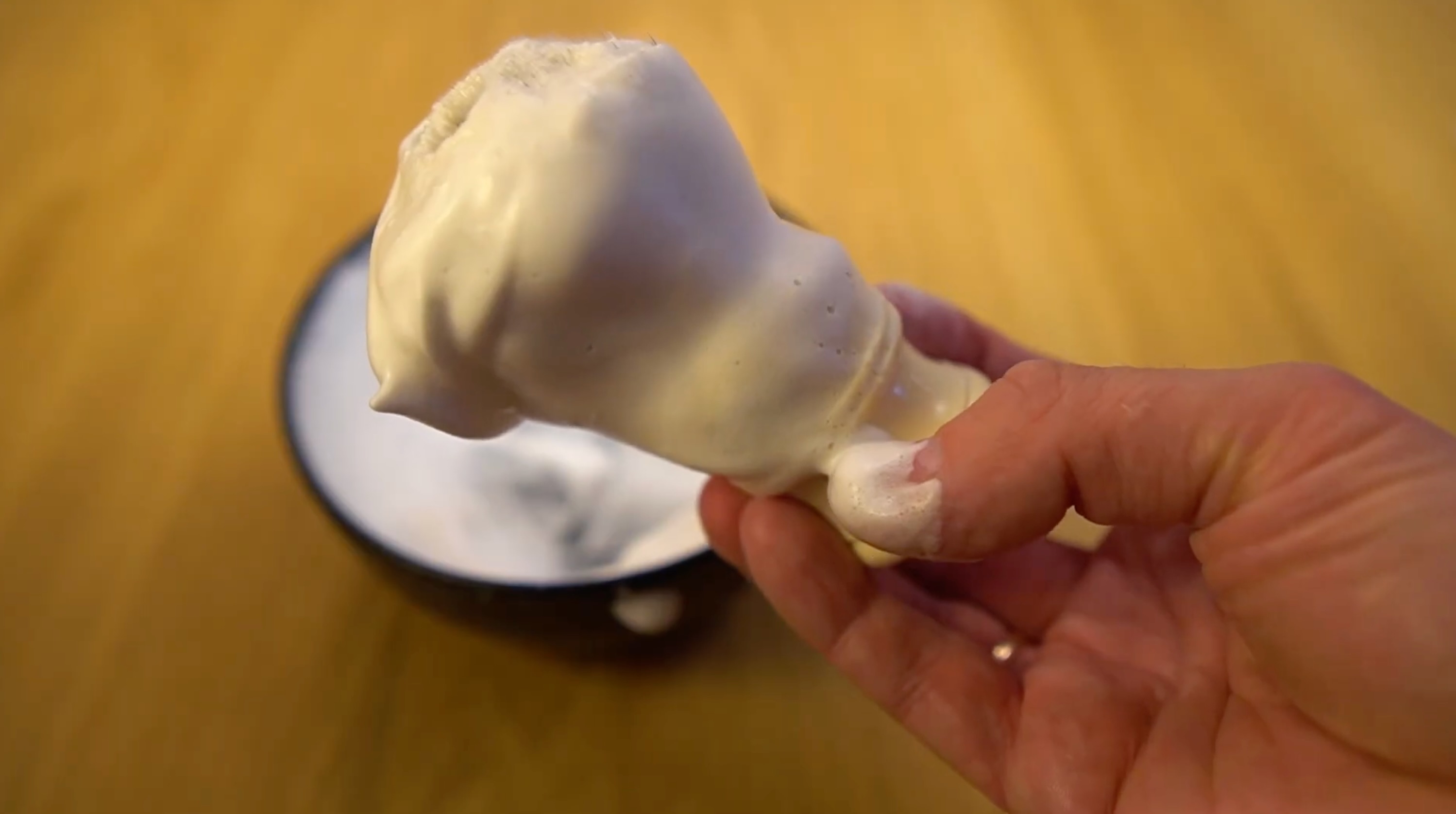 🪒 Jak zrobić dobrą pianę z mydła do golenia – przewodnik dla prawdziwego mężczyzny