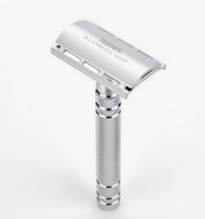 Feather AS-D2 “Luxury” – Maszynka do Golenia na Żyletki (Zestaw Prezentowy)